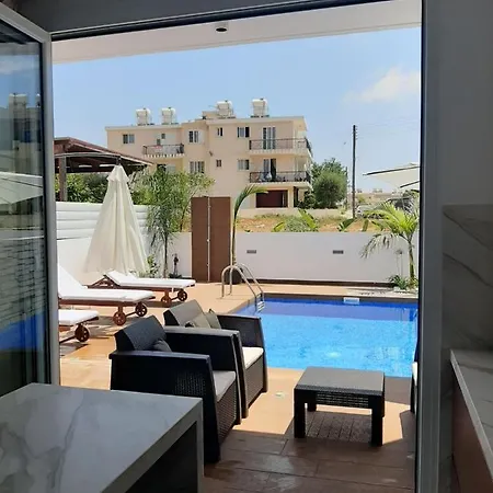 Melanos Fully Renovated Townhouse With Private Pool Apartment